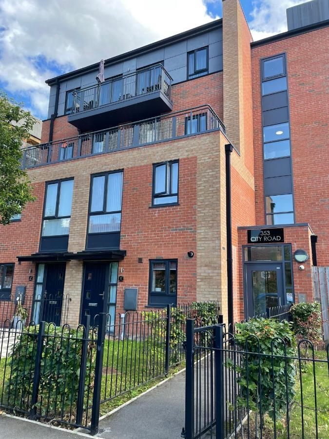 Luxury 2-Bedroom Service Apartment With Balcony Manchester Exteriör bild