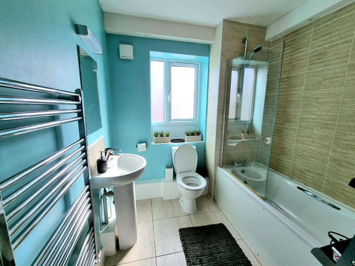 Luxury 2-Bedroom Service Apartment With Balcony Manchester Exteriör bild