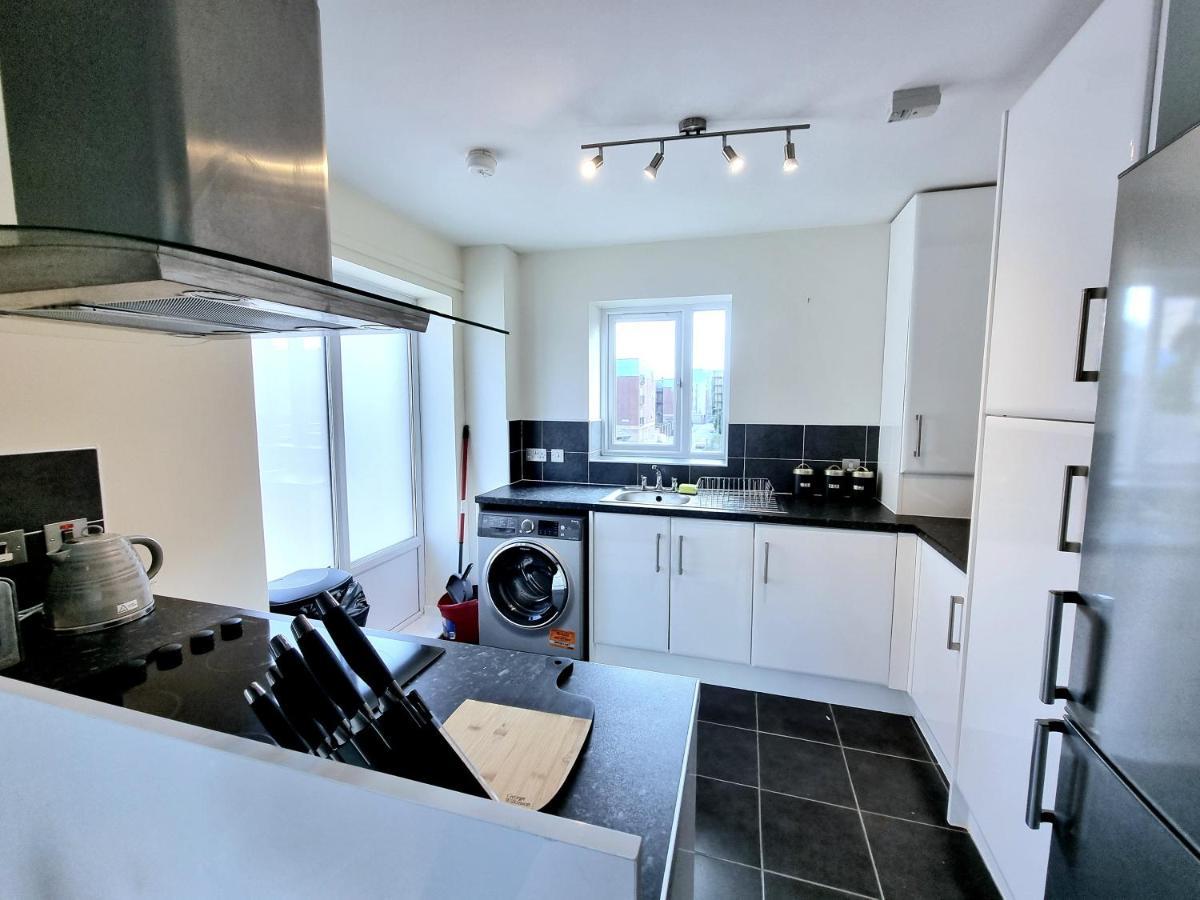 Luxury 2-Bedroom Service Apartment With Balcony Manchester Exteriör bild