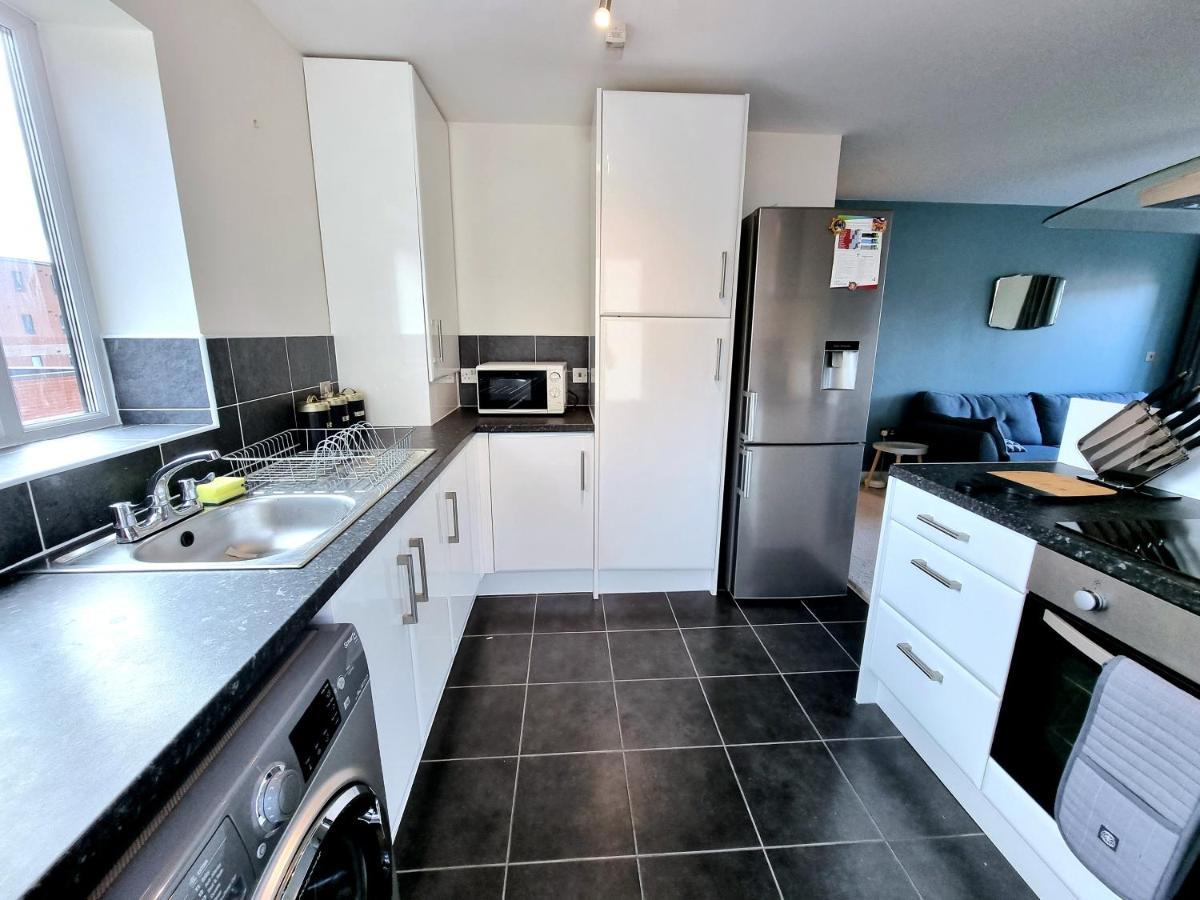 Luxury 2-Bedroom Service Apartment With Balcony Manchester Exteriör bild
