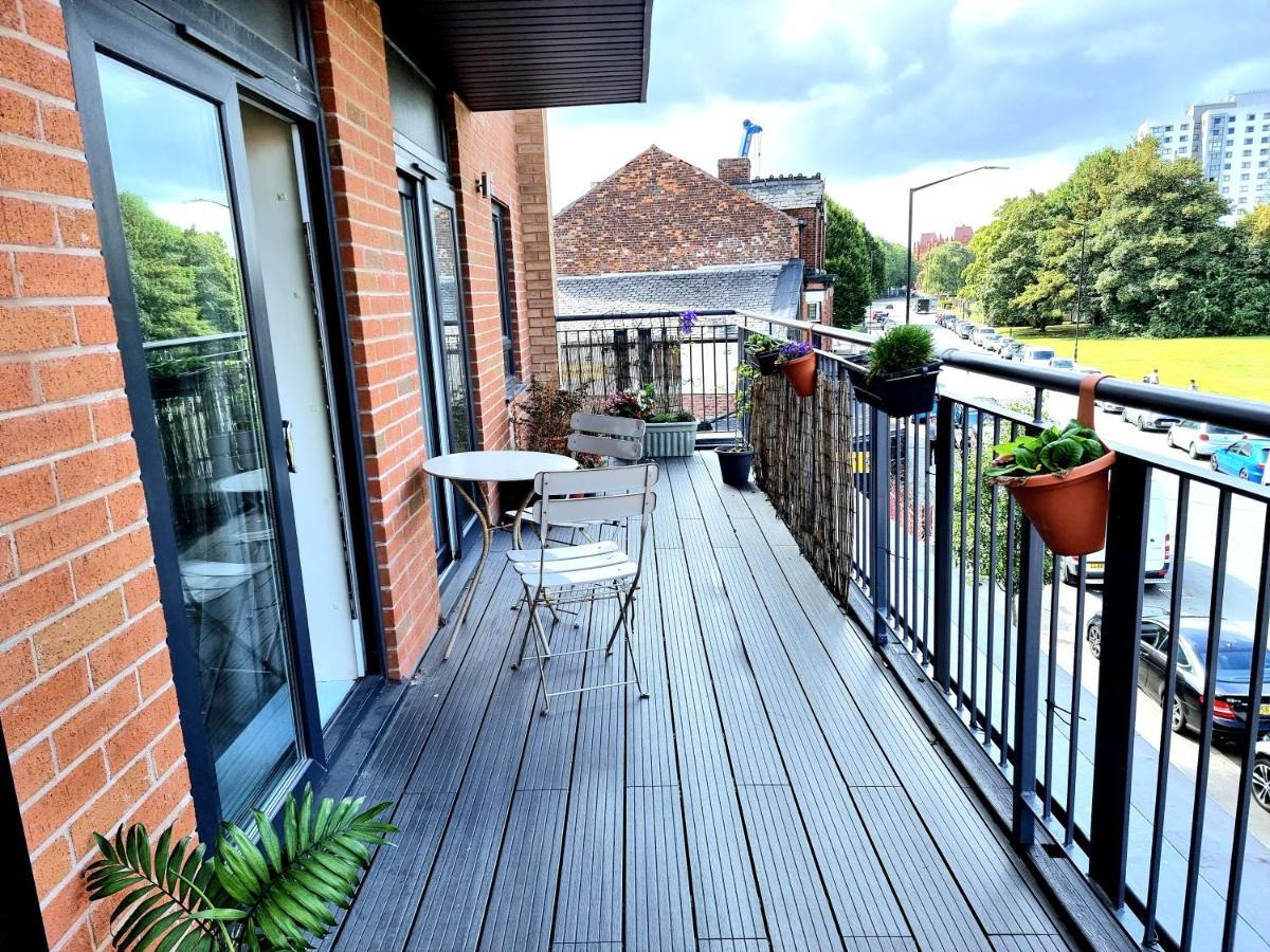 Luxury 2-Bedroom Service Apartment With Balcony Manchester Exteriör bild