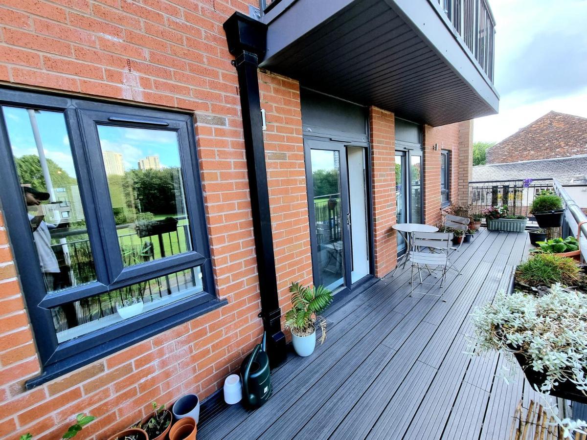 Luxury 2-Bedroom Service Apartment With Balcony Manchester Exteriör bild
